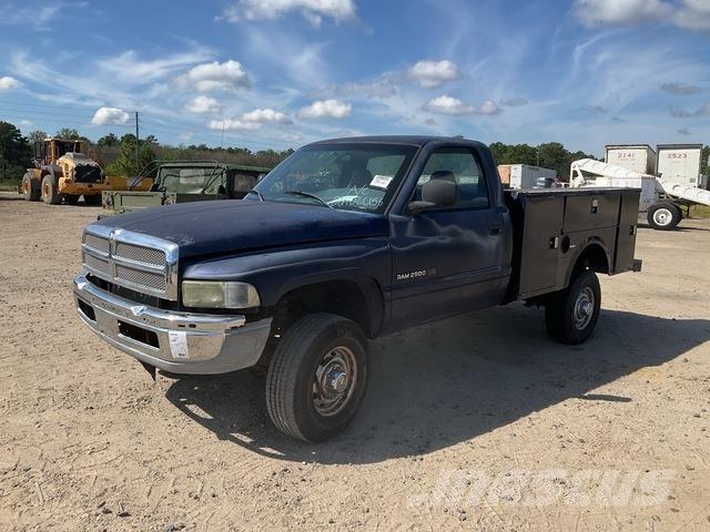 Dodge Ram 2500 Vieglais kravas automobilis/izkraušana no sāniem
