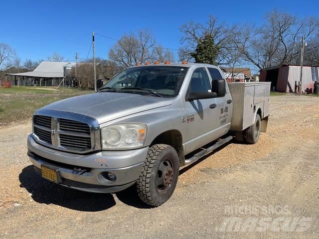 Dodge Ram 3500 Vieglais kravas automobilis/izkraušana no sāniem
