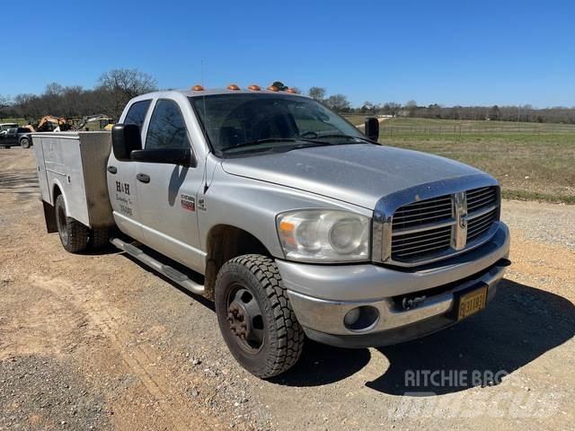 Dodge Ram 3500 Vieglais kravas automobilis/izkraušana no sāniem
