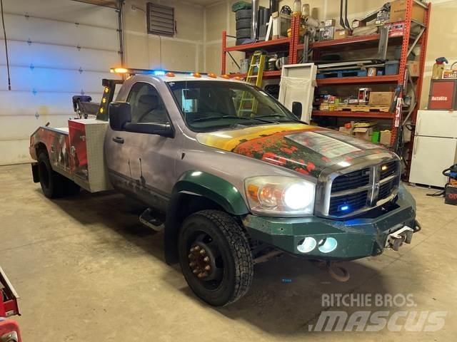 Dodge Ram 5500 Evakuators ar manipulatoru