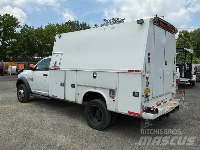 Dodge Ram 5500 Vieglais kravas automobilis/izkraušana no sāniem