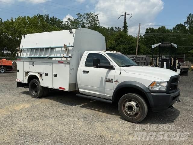 Dodge Ram 5500 Vieglais kravas automobilis/izkraušana no sāniem