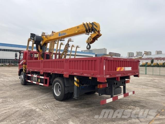 Dongfeng  Smagās mašīnas ar celtni