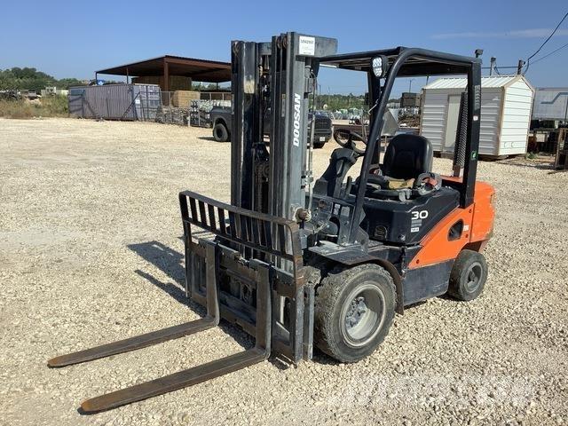 Doosan D30S-7 Autokrāvēji - citi