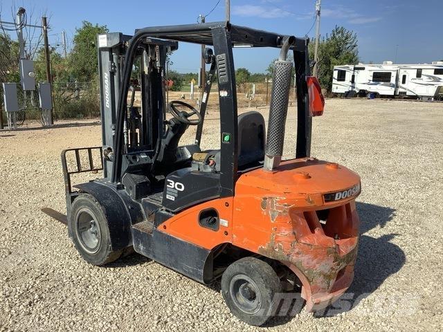 Doosan D30S-7 Autokrāvēji - citi