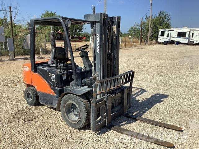 Doosan D30S-7 Autokrāvēji - citi