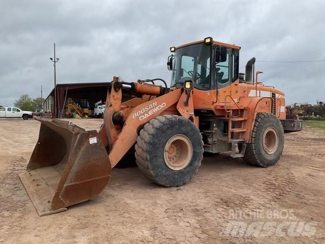 Doosan DL300 Iekrāvēji uz riteņiem