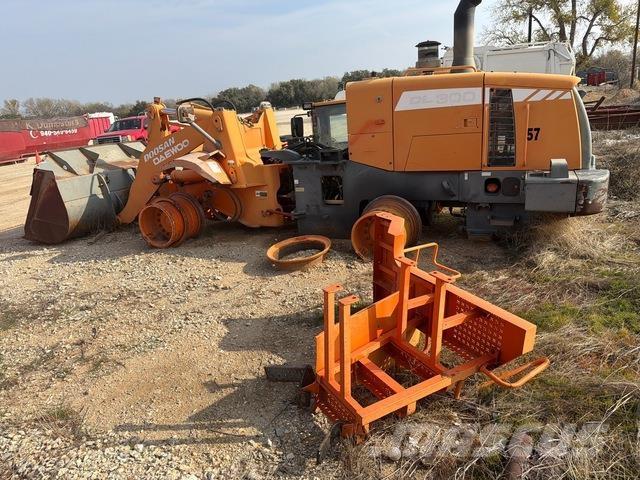 Doosan DL300 Iekrāvēji uz riteņiem