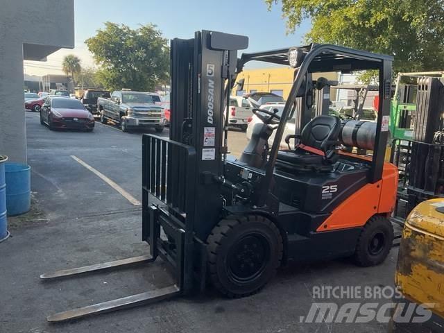 Doosan G25E-7 Būvniecība- Citi