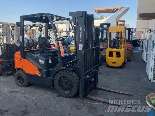 Doosan G25E-7 Būvniecība- Citi