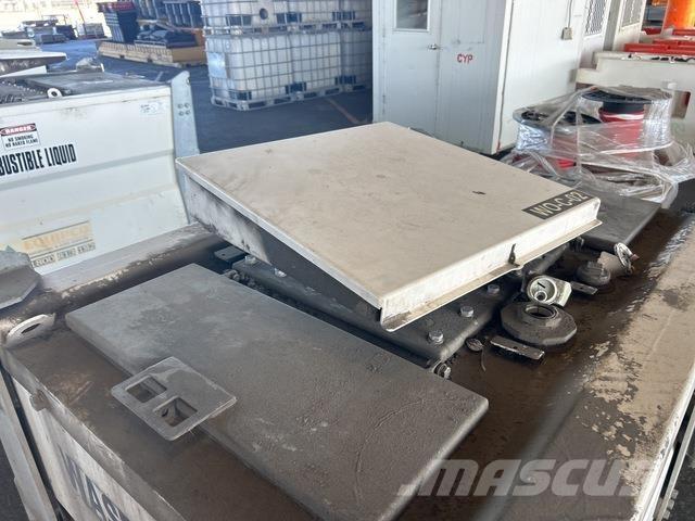  Equipco Degvielas un piedevu tvertnes