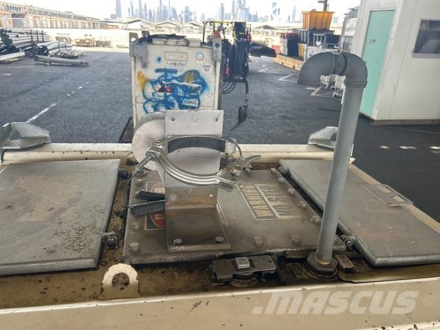  Equipco Degvielas un piedevu tvertnes