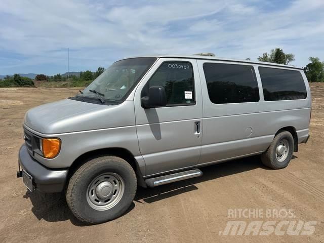 Ford E-150 Automašīnas