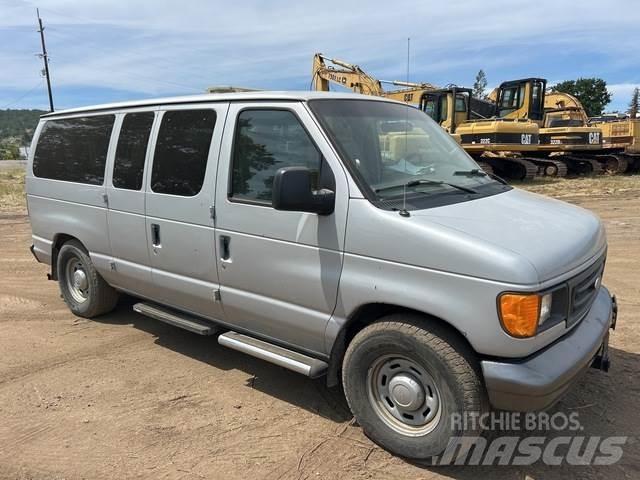 Ford E-150 Automašīnas