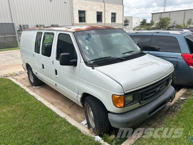 Ford E-150 Preču pārvadāšanas furgoni