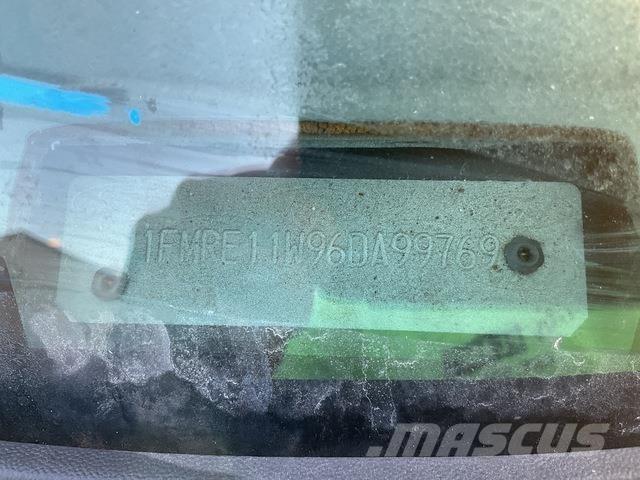 Ford E-150 XL Automašīnas