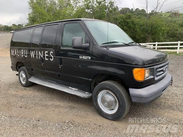 Ford E-350 Automašīnas