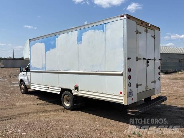 Ford E-350 Furgons