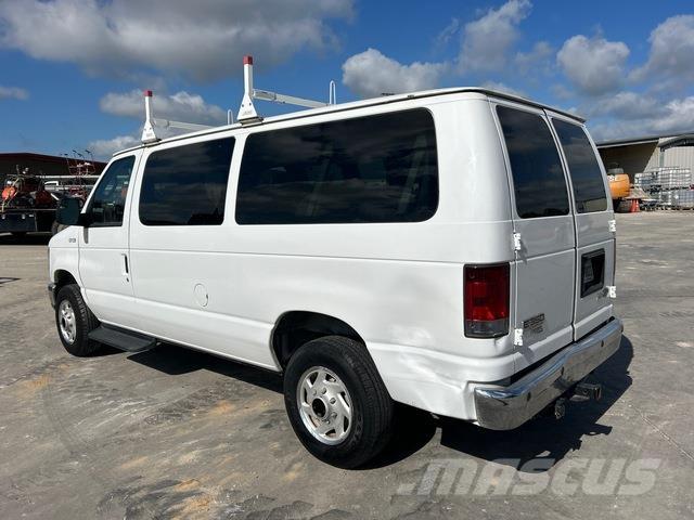 Ford E-350 Automašīnas