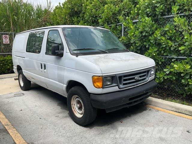 Ford E-350 Preču pārvadāšanas furgoni