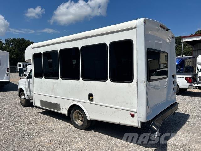 Ford E-350 Mikroautobusi
