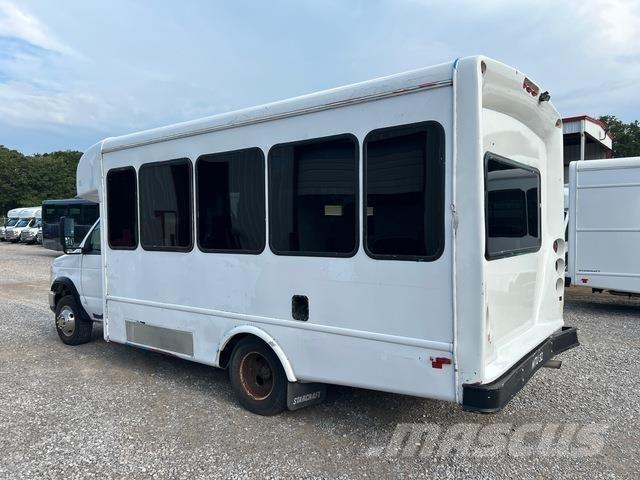 Ford E-350 Mikroautobusi