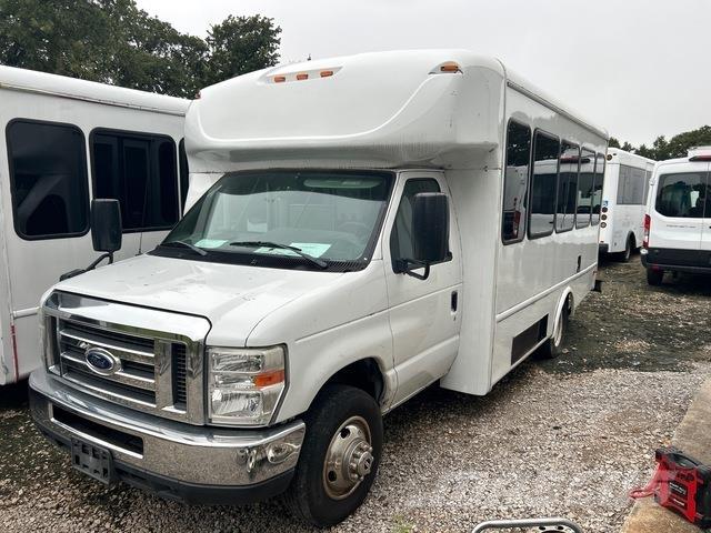 Ford E-350 Mikroautobusi