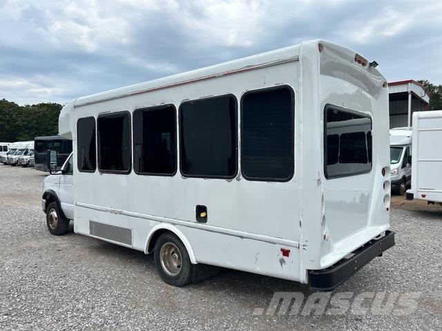 Ford E-350 Mikroautobusi