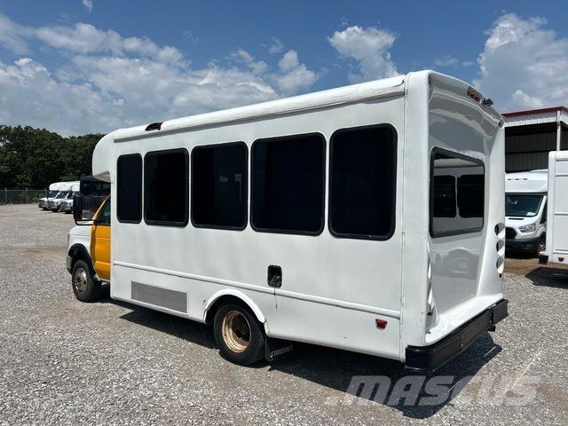 Ford E-350 Mikroautobusi