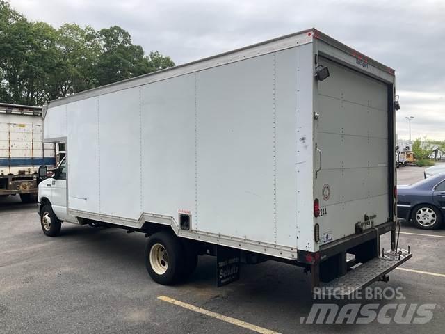 Ford E-450 Furgons