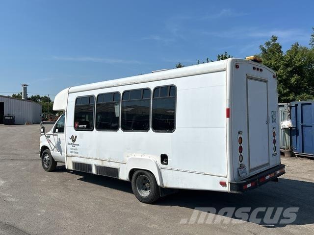 Ford E-450 Mikroautobusi
