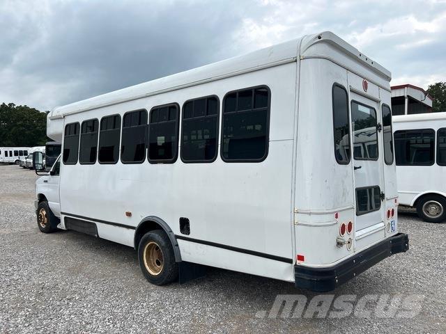 Ford E-450 Mikroautobusi