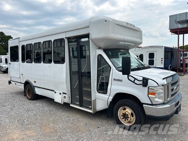 Ford E-450 Mikroautobusi