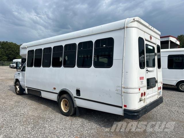 Ford E-450 Mikroautobusi