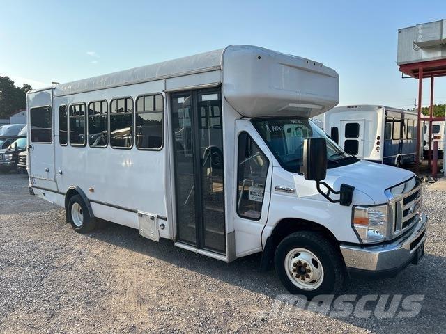 Ford E-450 Mikroautobusi