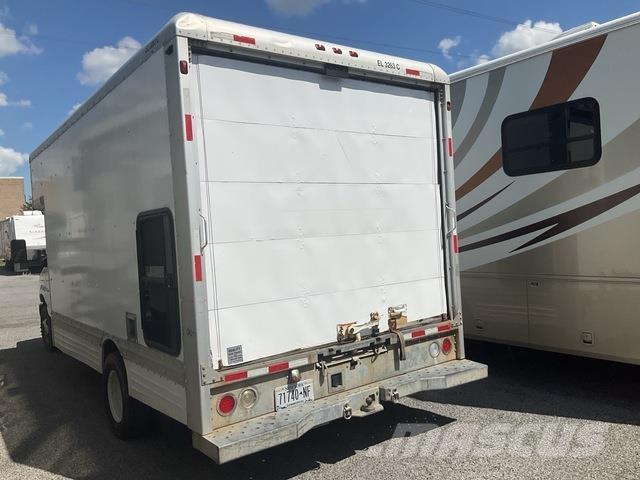 Ford E-450 Furgons