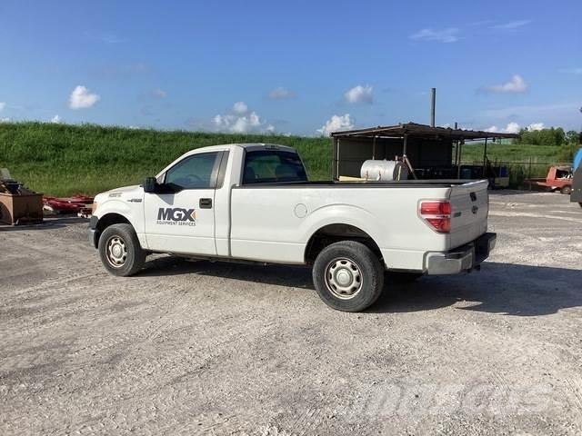 Ford F-150 Vieglais kravas automobilis/izkraušana no sāniem
