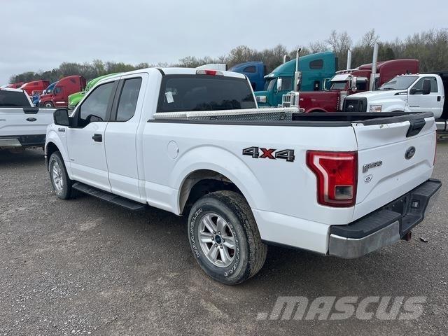 Ford F-150 Vieglais kravas automobilis/izkraušana no sāniem