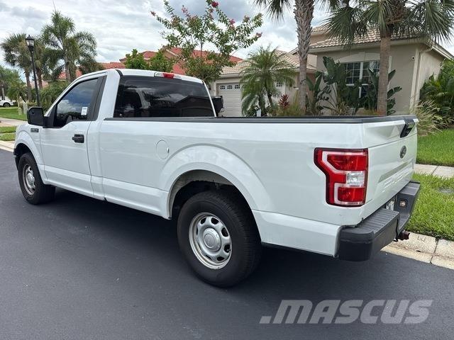 Ford F-150 Vieglais kravas automobilis/izkraušana no sāniem