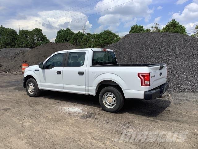 Ford F-150 Vieglais kravas automobilis/izkraušana no sāniem