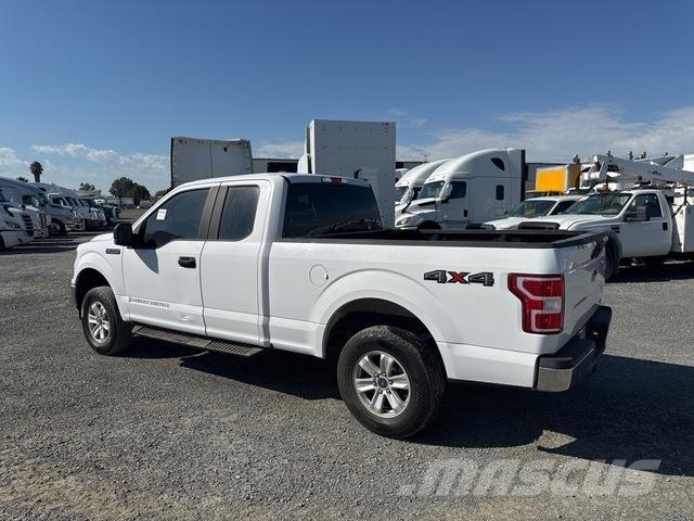 Ford F-150 Vieglais kravas automobilis/izkraušana no sāniem