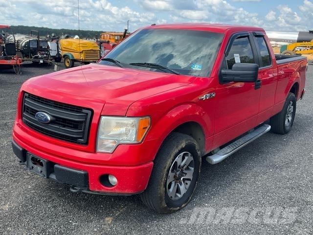 Ford F-150 Vieglais kravas automobilis/izkraušana no sāniem