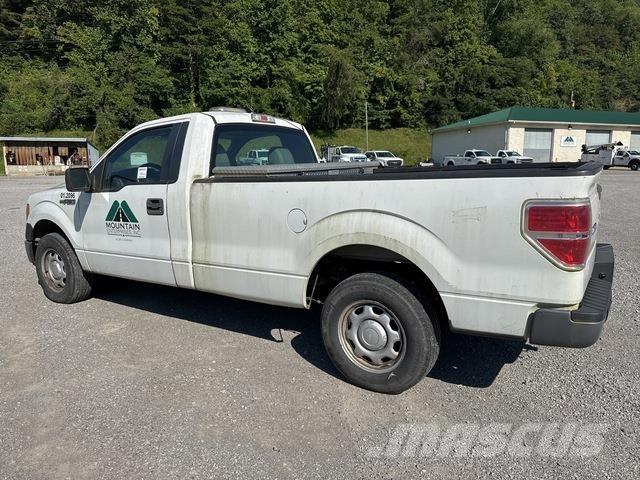 Ford F-150 Vieglais kravas automobilis/izkraušana no sāniem