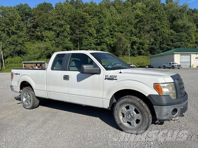 Ford F-150 Vieglais kravas automobilis/izkraušana no sāniem