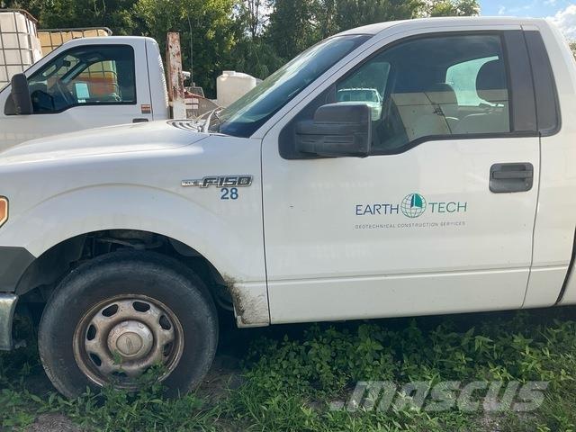 Ford F-150 Vieglais kravas automobilis/izkraušana no sāniem