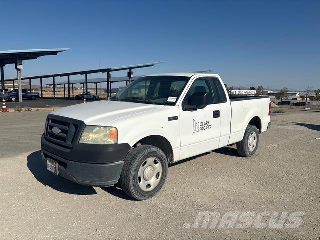Ford F-150 Vieglais kravas automobilis/izkraušana no sāniem