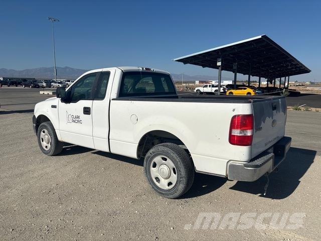 Ford F-150 Vieglais kravas automobilis/izkraušana no sāniem