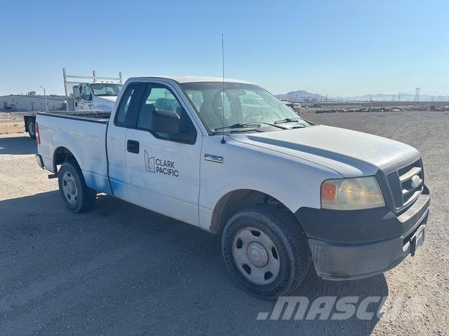 Ford F-150 Vieglais kravas automobilis/izkraušana no sāniem