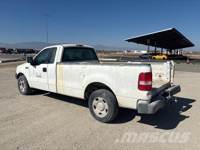Ford F-150 Vieglais kravas automobilis/izkraušana no sāniem