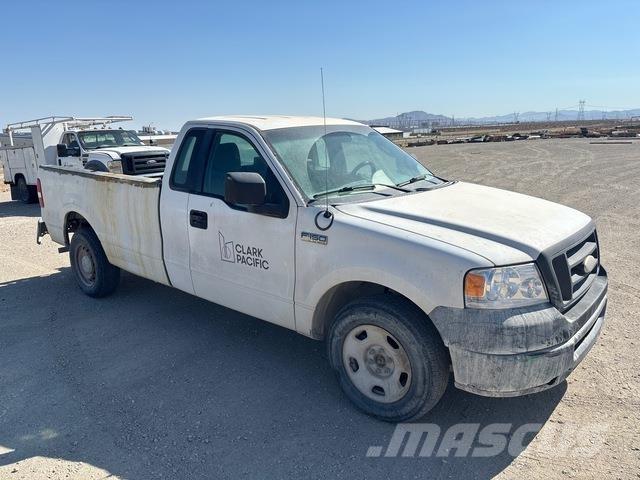 Ford F-150 Vieglais kravas automobilis/izkraušana no sāniem